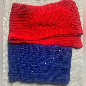 (2) scarves 🧣